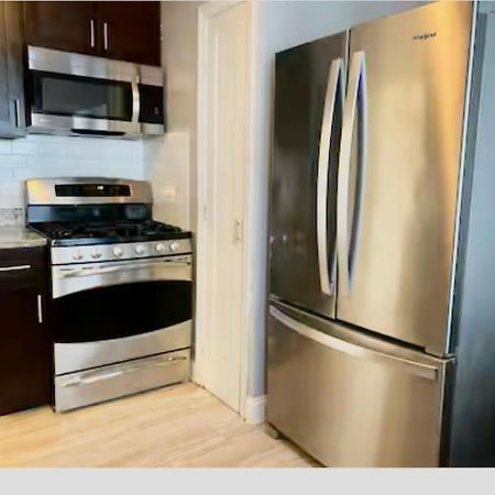 Cozy, Upstairs Apartment Pets Welcome With Fee Family Friendly Close To Everything Cleveland Esterno foto