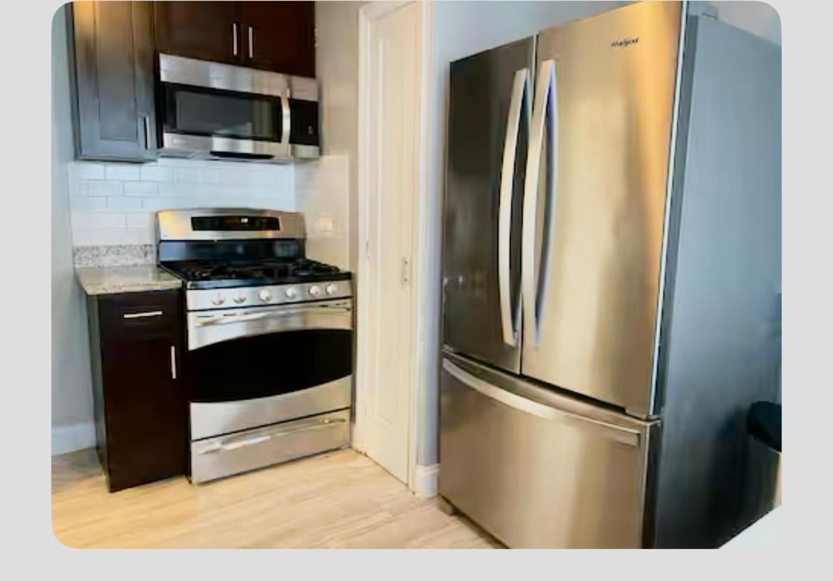 Cozy, Upstairs Apartment Pets Welcome With Fee Family Friendly Close To Everything Cleveland Esterno foto